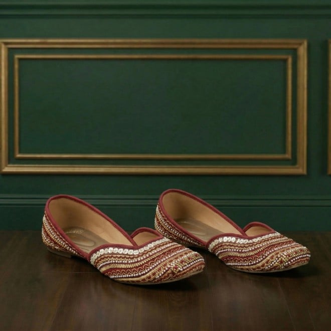 Cheemo Women Maroon Ethnic Mojaris (SKU: 92-133-44-37)