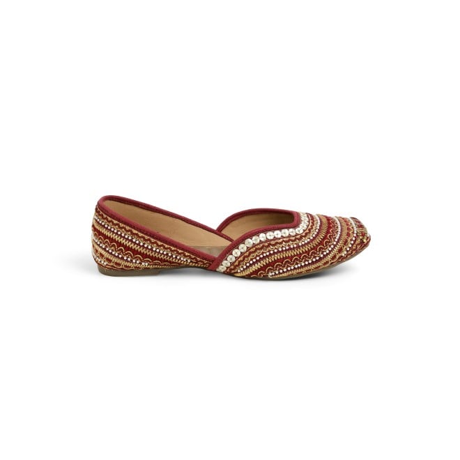 Cheemo Women Maroon Ethnic Mojaris (SKU: 92-133-44-37)