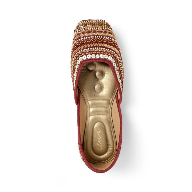 Cheemo Women Maroon Ethnic Mojaris (SKU: 92-133-44-37)