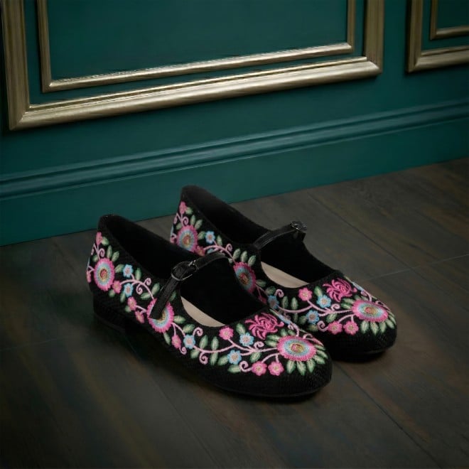 Cheemo Women Black Casual Ballerinas