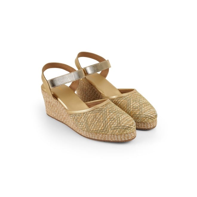 Cheemo Women Gold Casual Sandals (SKU: 92-234-15-37)