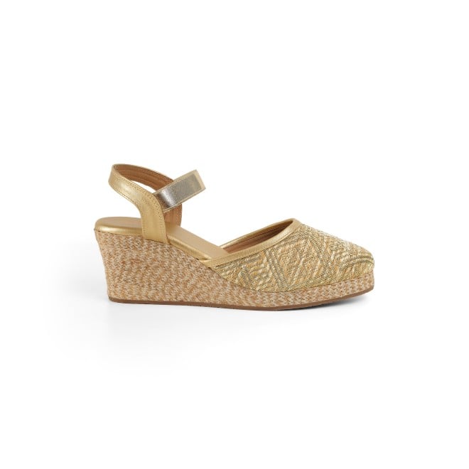 Cheemo Women Gold Casual Sandals (SKU: 92-234-15-37)