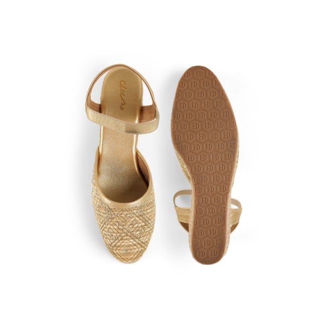 Cheemo Women Gold Casual Sandals (SKU: 92-234-15-37)