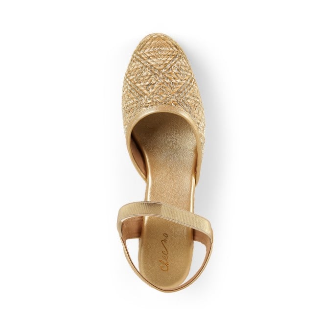 Cheemo Women Gold Casual Sandals (SKU: 92-234-15-37)