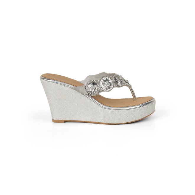 Cheemo Women Silver Ethnic Slip Ons (SKU: 92-316-27-37)